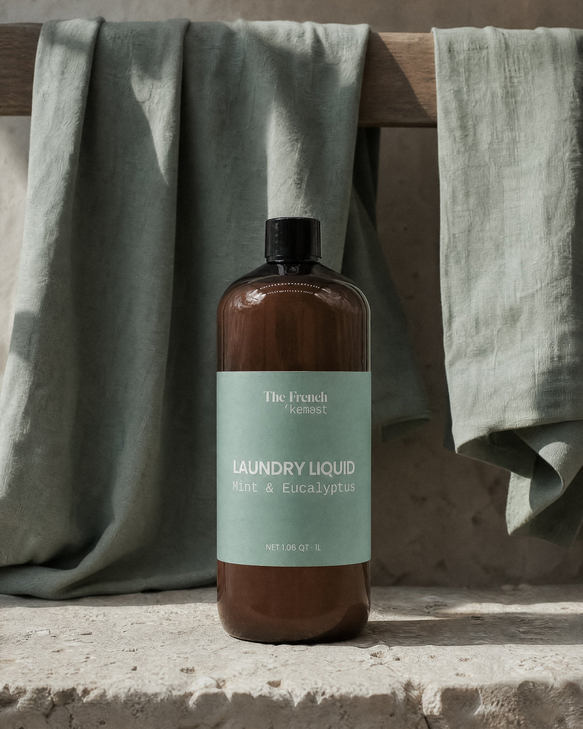 The French Kemest Mint and Eucalyptus laundry liquid label with six named ingredients