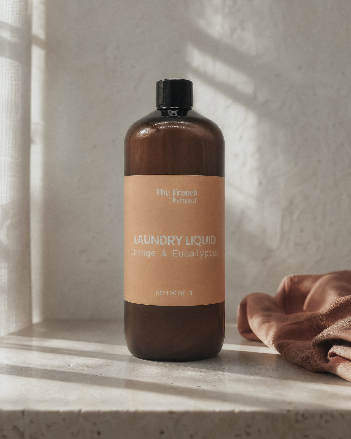 The French Kemest Orange and Eucalyptus laundry liquid label with six named ingredients